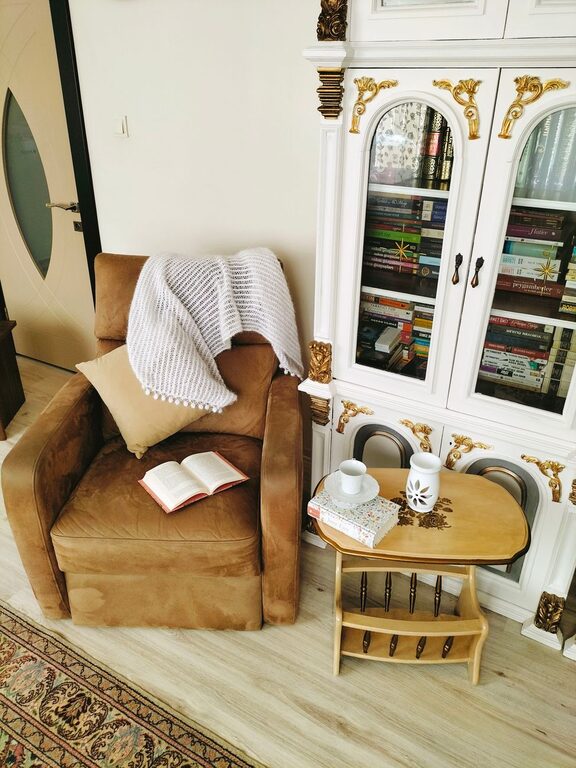 Cum organizezi un colț de relaxare într-un apartament mic